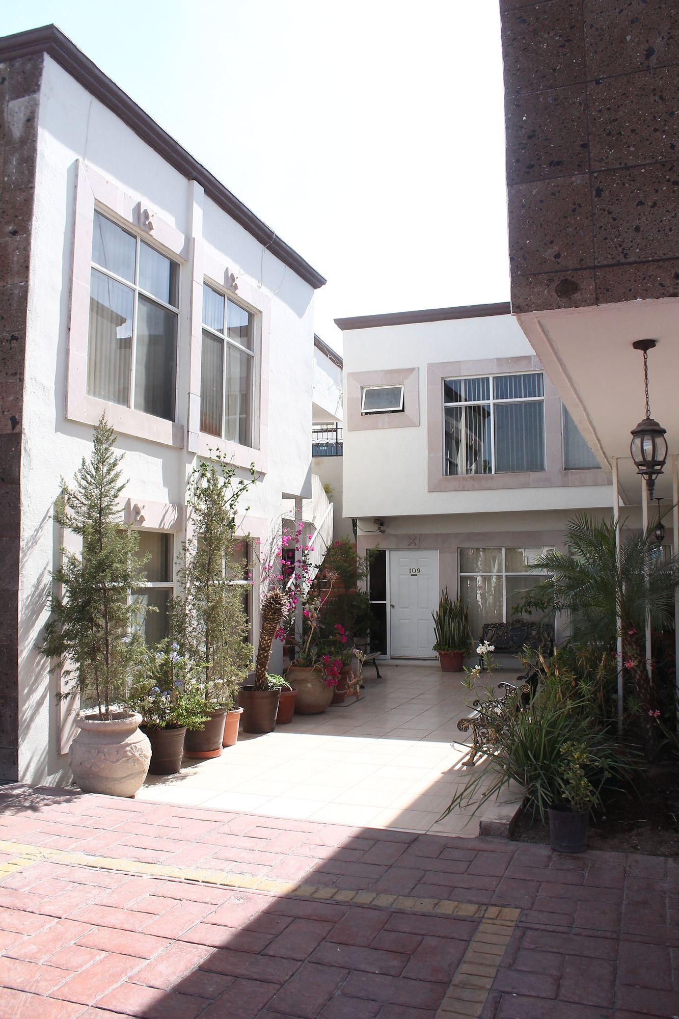 Hotel Rincon Real Suites Durango Exterior photo